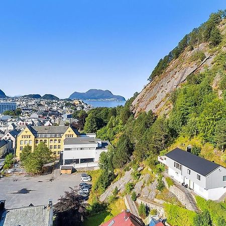 City View Studio Apartment Alesund Bagian luar foto